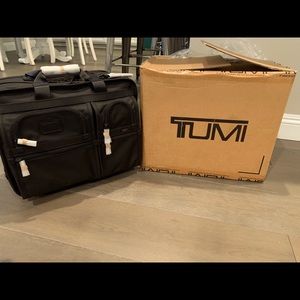 NWOT Tumi Alpha 2 Wheeled Laptop Briefcase
